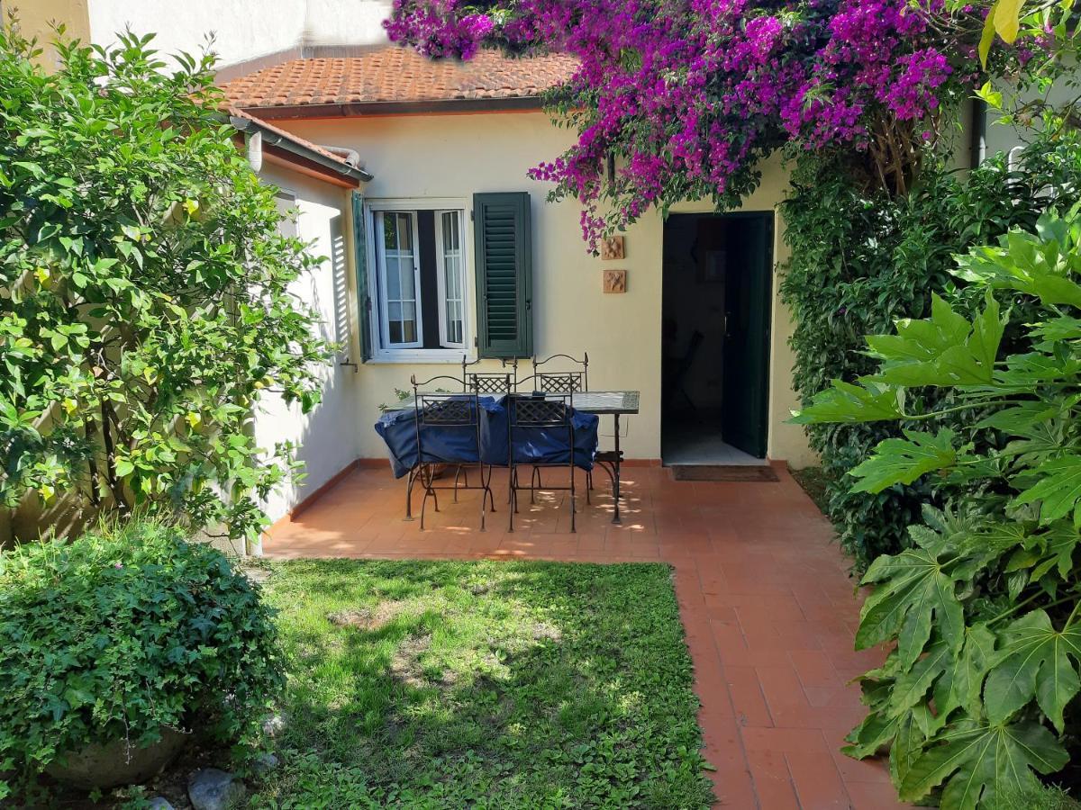 Villino San Martino 350M Dal Mare With Covered Parking Viareggio Kültér fotó