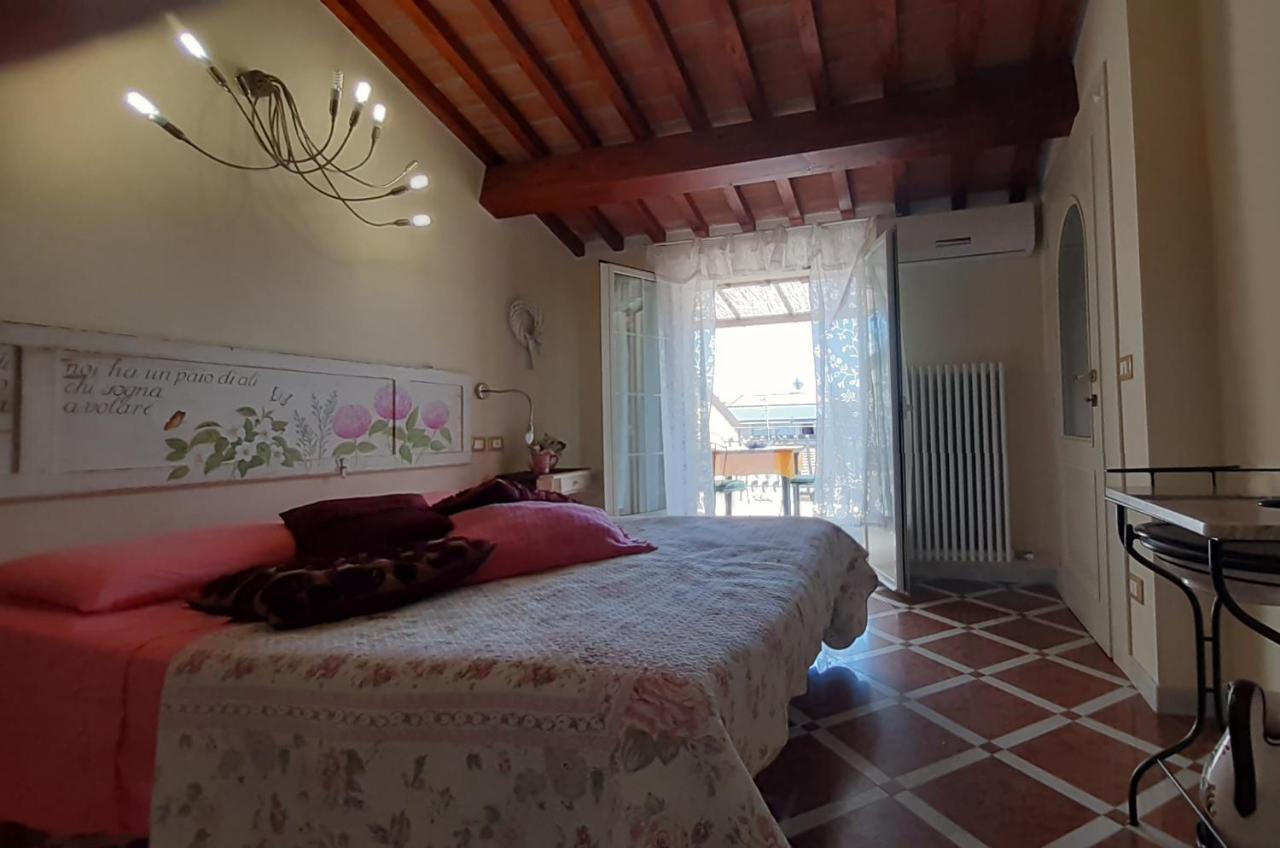 Villino San Martino 350M Dal Mare With Covered Parking Viareggio Kültér fotó